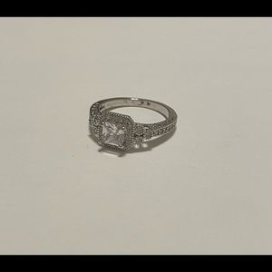 An 18 Carat Engagement Ring in Good Condition